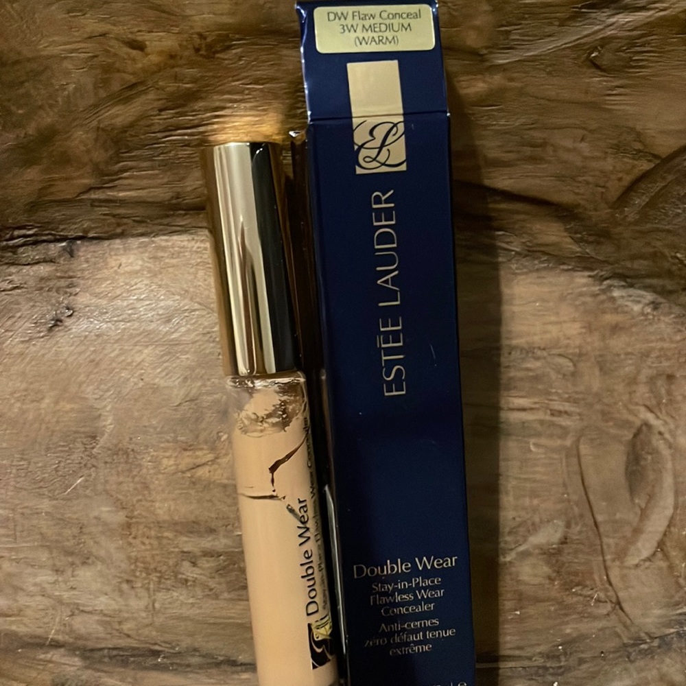 Estée Lauder double wear stay in place flawless wear concealer